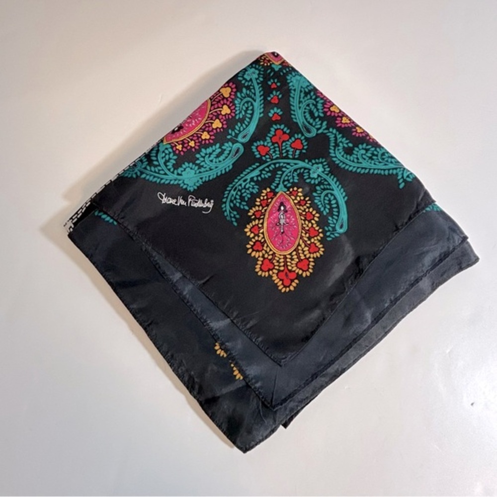 Diane Von Furstenberg Vintage For The Color‎ Authority Paisley 100% Silk Scarf